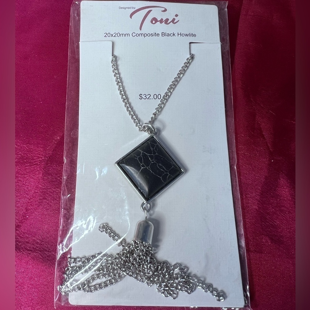 Toni - 20-22mm Black Composite Howlite Necklace - Picture 3 of 5